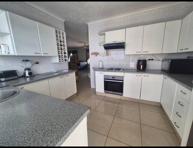 3 BEDROOM TOWNHOUSE FOR SALE IN BRACKENHURST